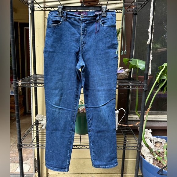 GLORIA VANDERBILT Blue Straight Leg Plus Size Amanda Jeans Size 14 GUC - Picture 8 of 16